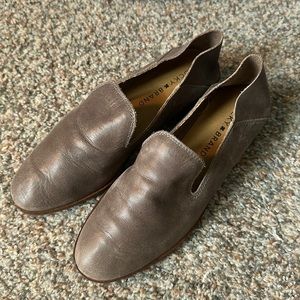 Lucky Brand Cahill Leather Flat Open Grey 5.5